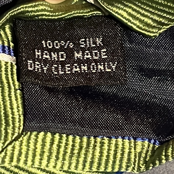 NWOT 100% silk men’s necktie from The Tie Bar.com 60” long by 4” wide - Picture 3 of 4